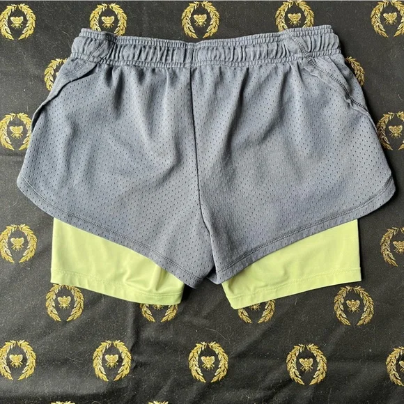 Lot of 3 athletic shorts - Picture 12 of 14